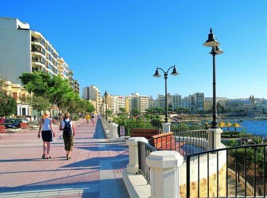 Modern 1Br Maisonette Steps From The Promenade Sliema Extérieur photo
